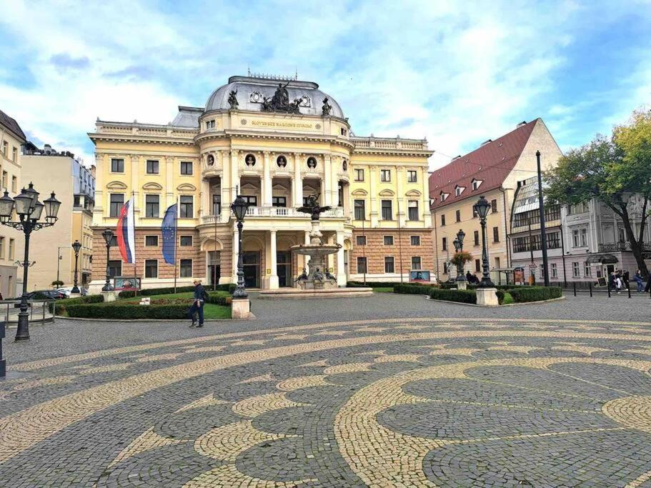 New Studio In Quiet Part Of The City Center Bratislava Extérieur photo