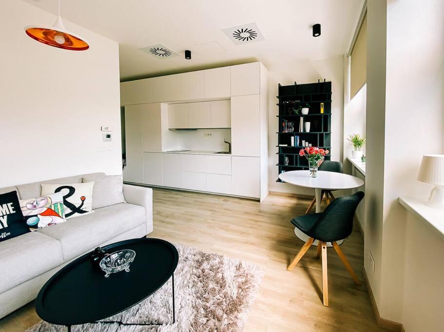 New Studio In Quiet Part Of The City Center Bratislava Extérieur photo