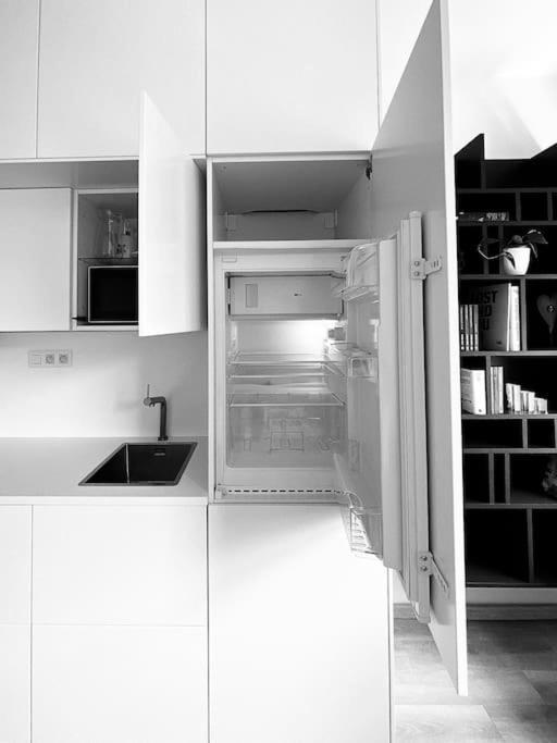 New Studio In Quiet Part Of The City Center Bratislava Extérieur photo